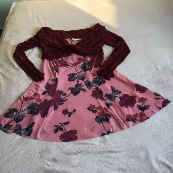 NWT Kimchi Blue Sydney Off-The-Shoulder Mini Dress Rose  Bourgogne Sz L - Picture 3 of 9